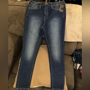 Mossimo high rise skinny jeans. Size 8. NWT